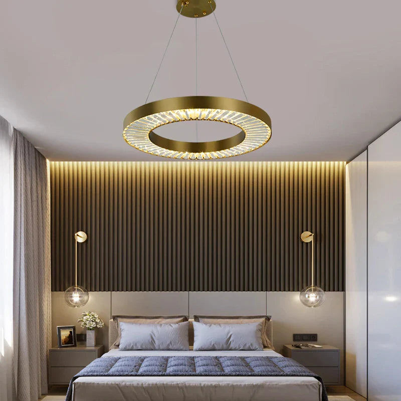 luxe kristallen kroonluchter in moderne Scandinavische stijl