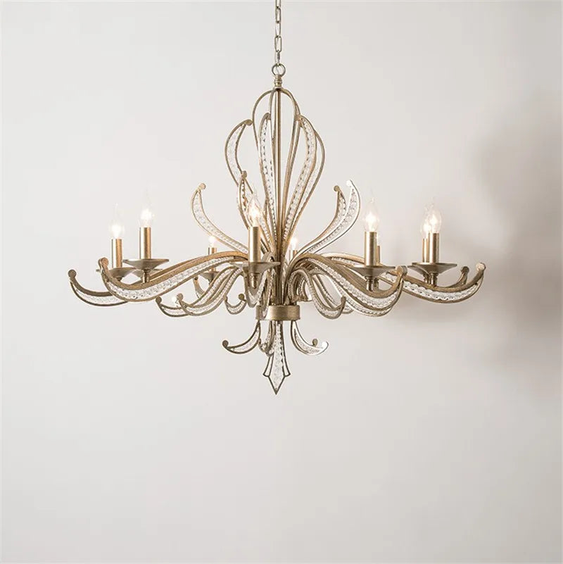 vintage metalen en kristallen kroonluchter voor binnenhuisdecoratie