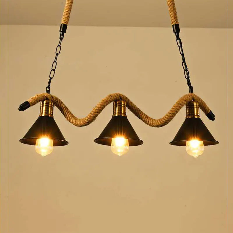 industriële vintage lampenkroonluchter met drie koppen in henneptouw