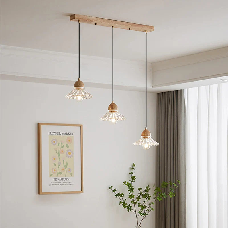 Moderne Japanse kroonluchter van hout en glas