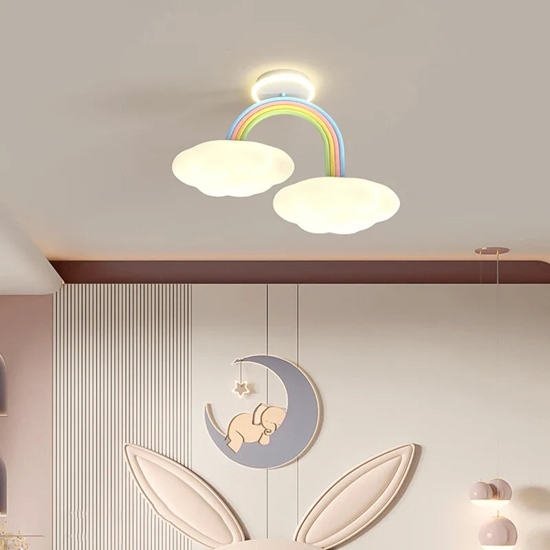 schattige kroonluchter voor kinderkamer in prinsessen- en wolkenstijl