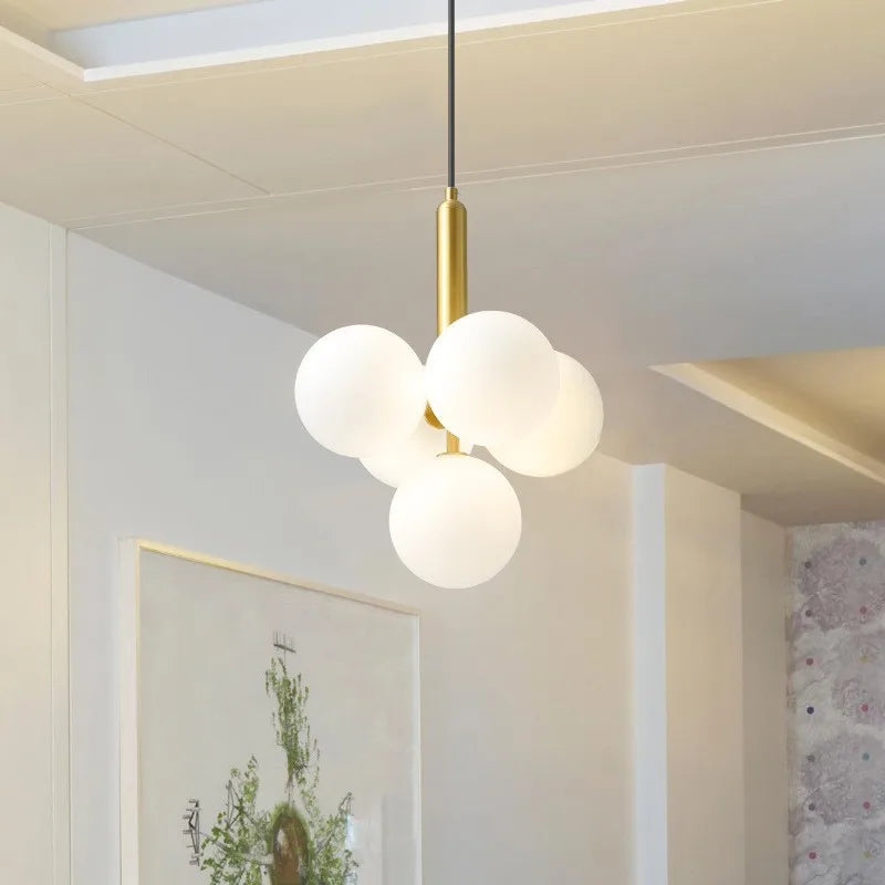 Elegante Scandinavische kroonluchter van mat glas