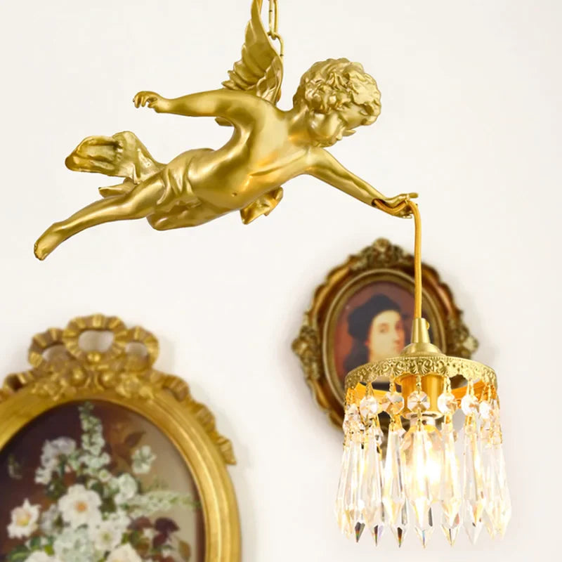 moderne led-kroonluchter met middeleeuwse kristallen engel in brons