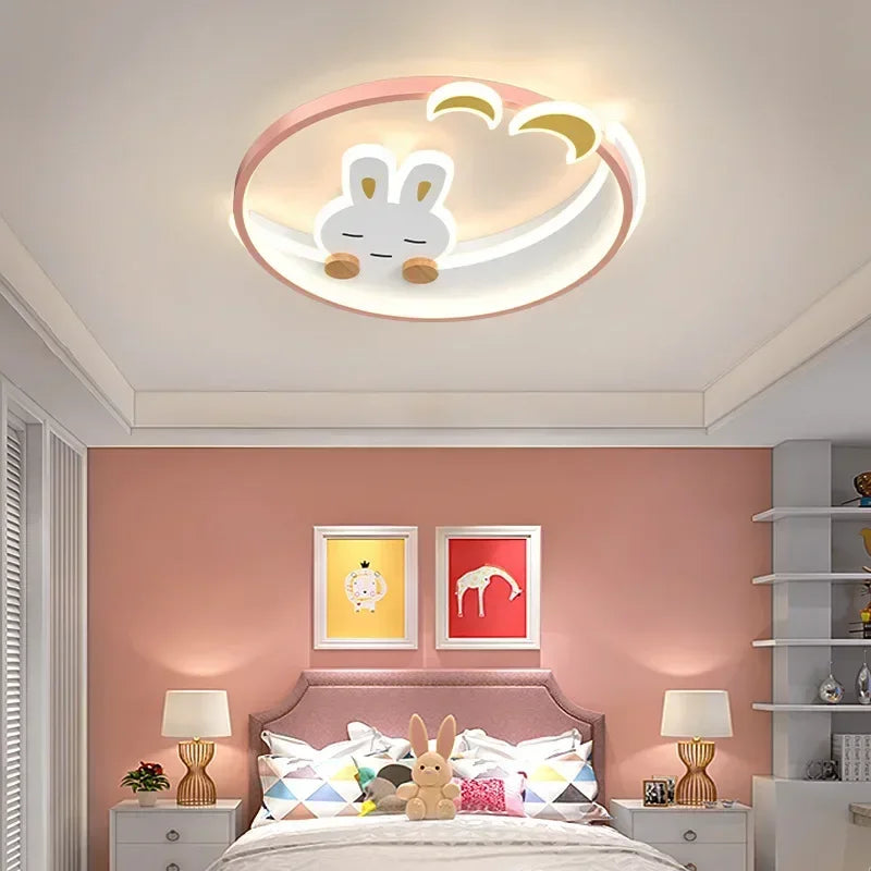Kroonluchter voor baby in roze of groen