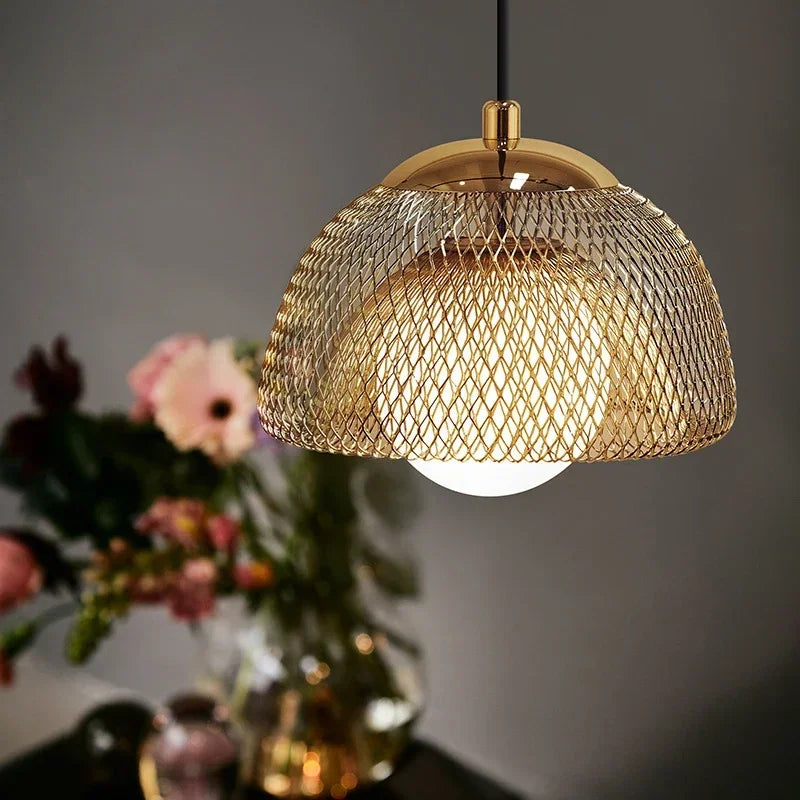 Creatieve kroonluchter van goudkleurig metaal in art deco stijl voor binnen