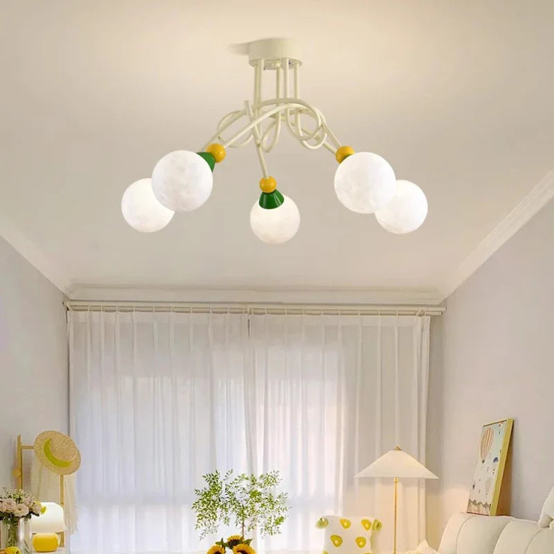 gekleurde Scandinavische hanglamp voor moderne en eenvoudige kinderkamer