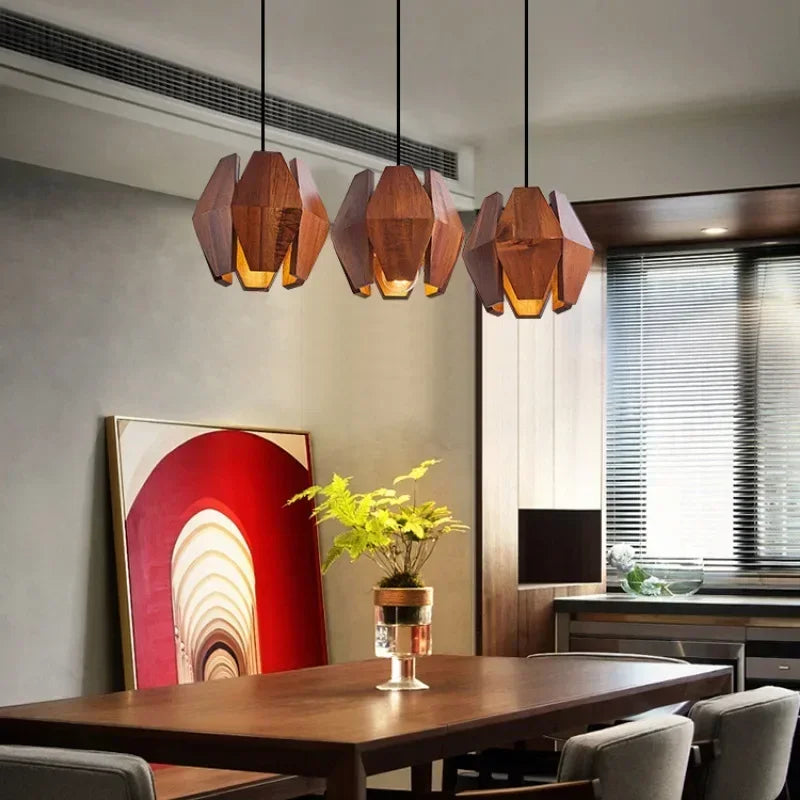 Retro kroonluchter massief houten woonkamer