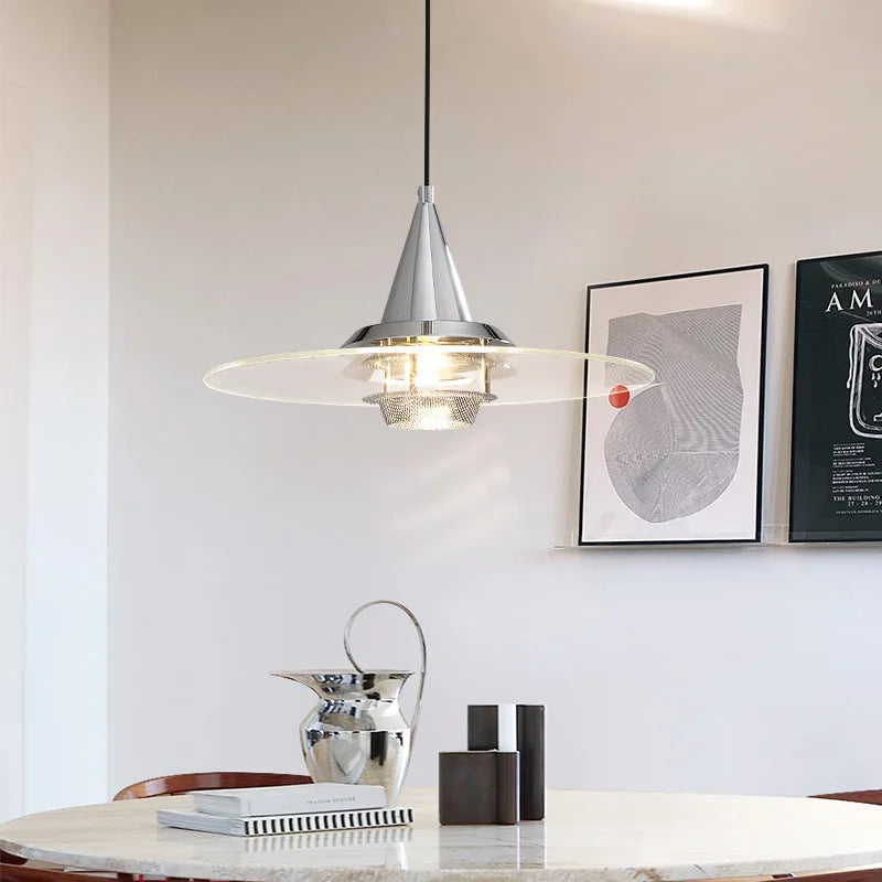 bauhaus kroonluchter van helder glas hangend voor restaurant