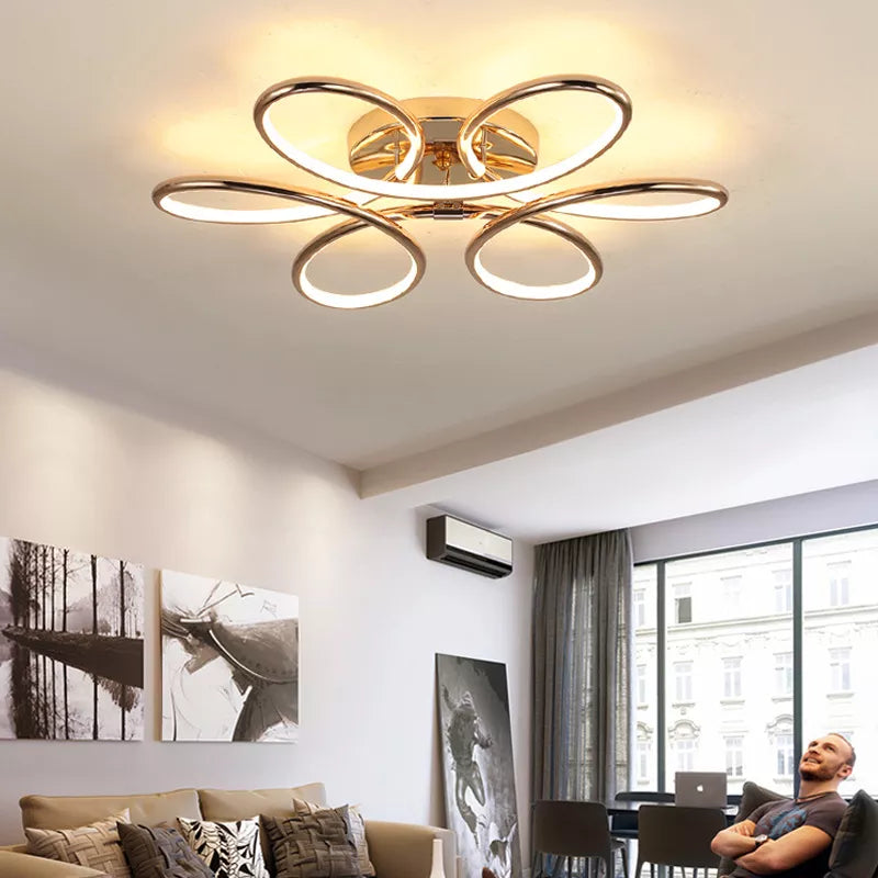 Moderne elegante en verlichte kroonluchter