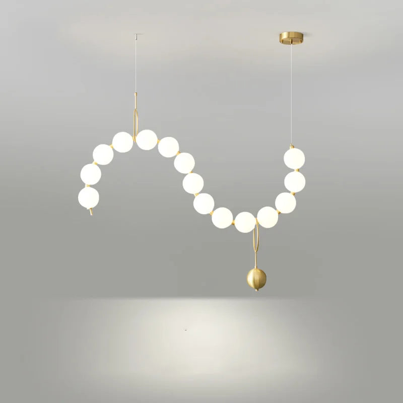 witte acryl hangende kroonluchter met parels