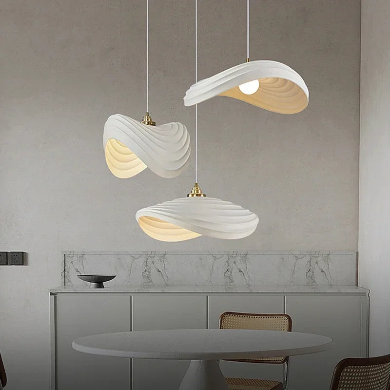 Strak design kroonluchter in wabi sabi stijl