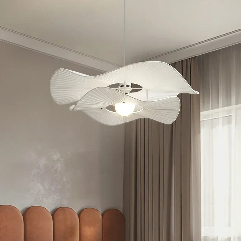 moderne geplooide stoffen kroonluchter voor elegante binnenhuisdecoratie
