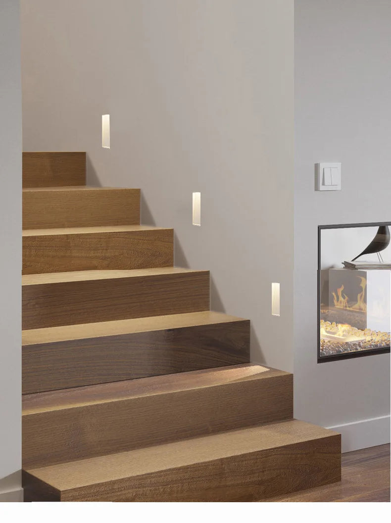Inbouw zwarte wandlamp voor trap