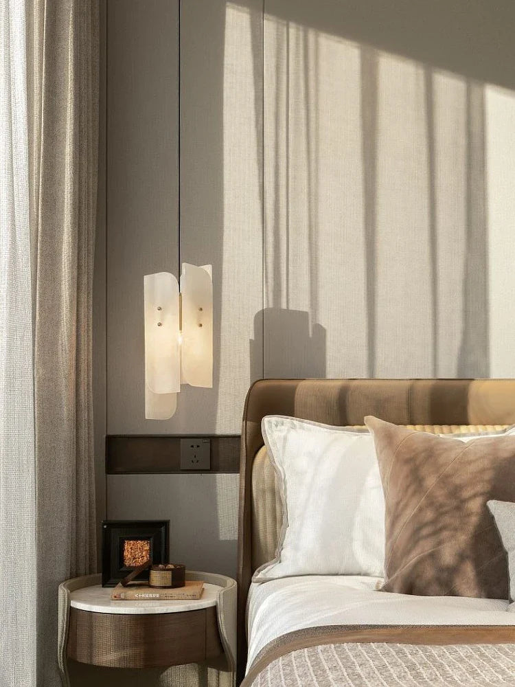 moderne decoratieve hanglamp van natuurlijk marmer in minimalistische stijl