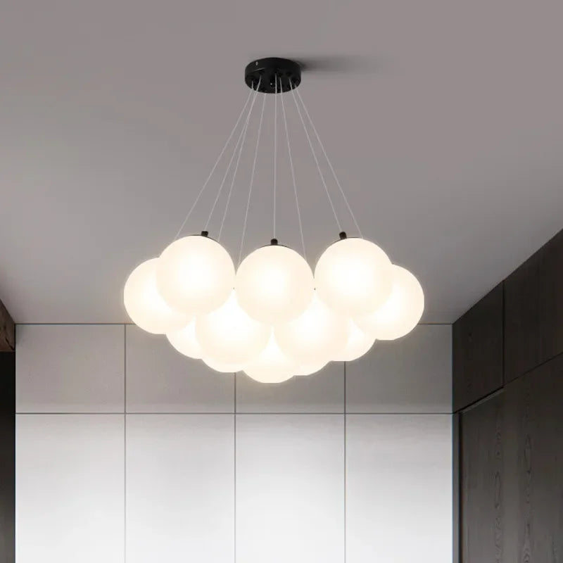 Elegante Noordse hanglamp, moderne ruimte