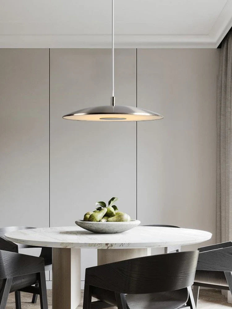 minimalistische cirkelvormige designlamp in de vorm van een vliegende schotel