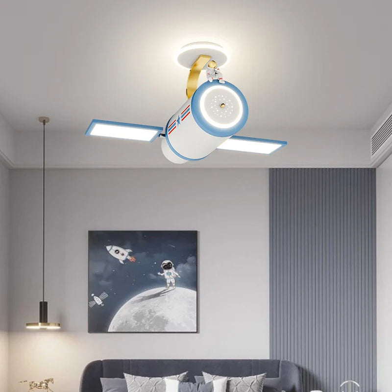 Trendy kinderkroonluchter met satelliet tekenfilm