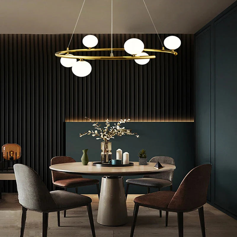 creatieve kroonluchter van ijzer en glas, trendy voor binnenhuisdecoratie