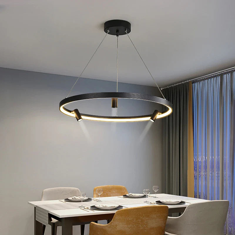 eenvoudige en moderne led-kroonluchter met zwarte ring en ophanging