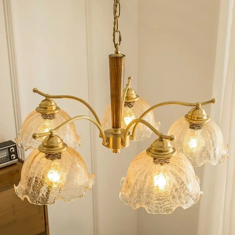 hangende noordse retro kroonluchter met geplooide stoffen kap als decoratieve lamp
