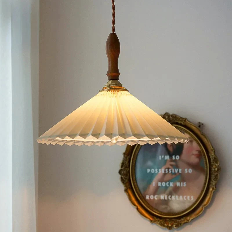 Retro geplooide elegante Nippo-Scandinavische kroonluchter
