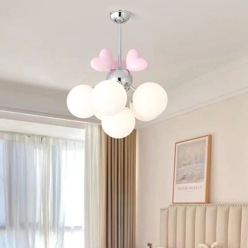 moderne kroonluchter voor warme prinsessen-kinderkamer