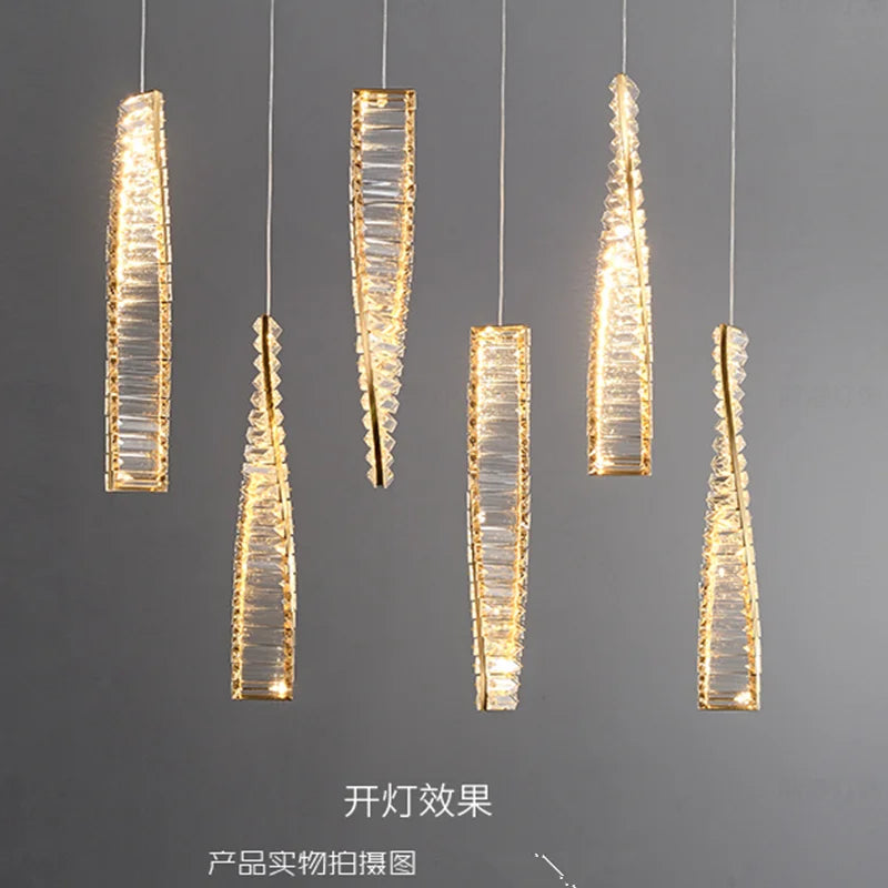 kristallen kroonluchter met modern design voor een elegante sfeer