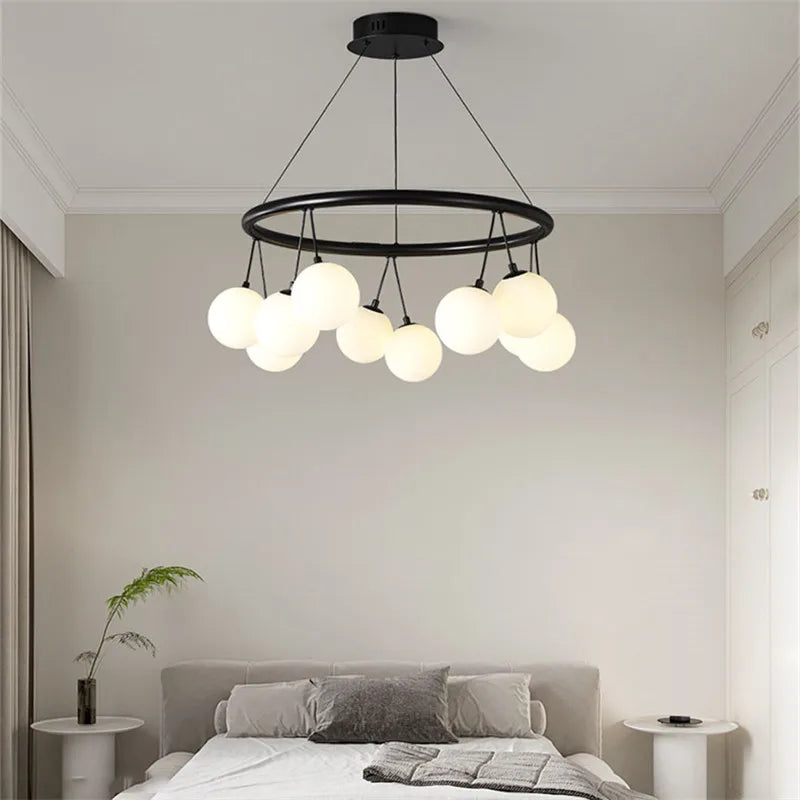moderne glazen kroonluchter met verstelbare hangverlichting en elegant design