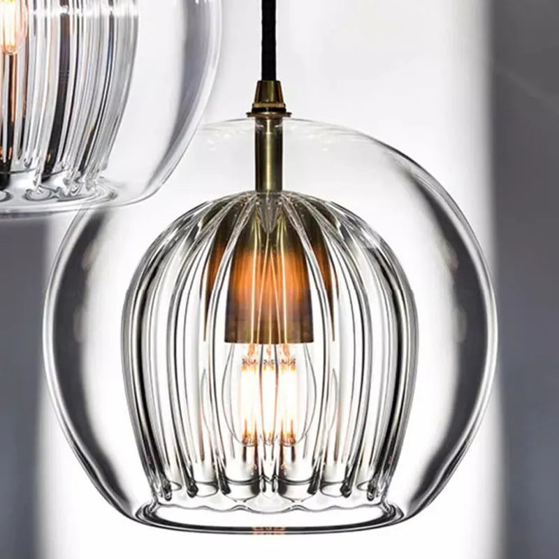 moderne glazen kroonluchter voor een creatief interieur