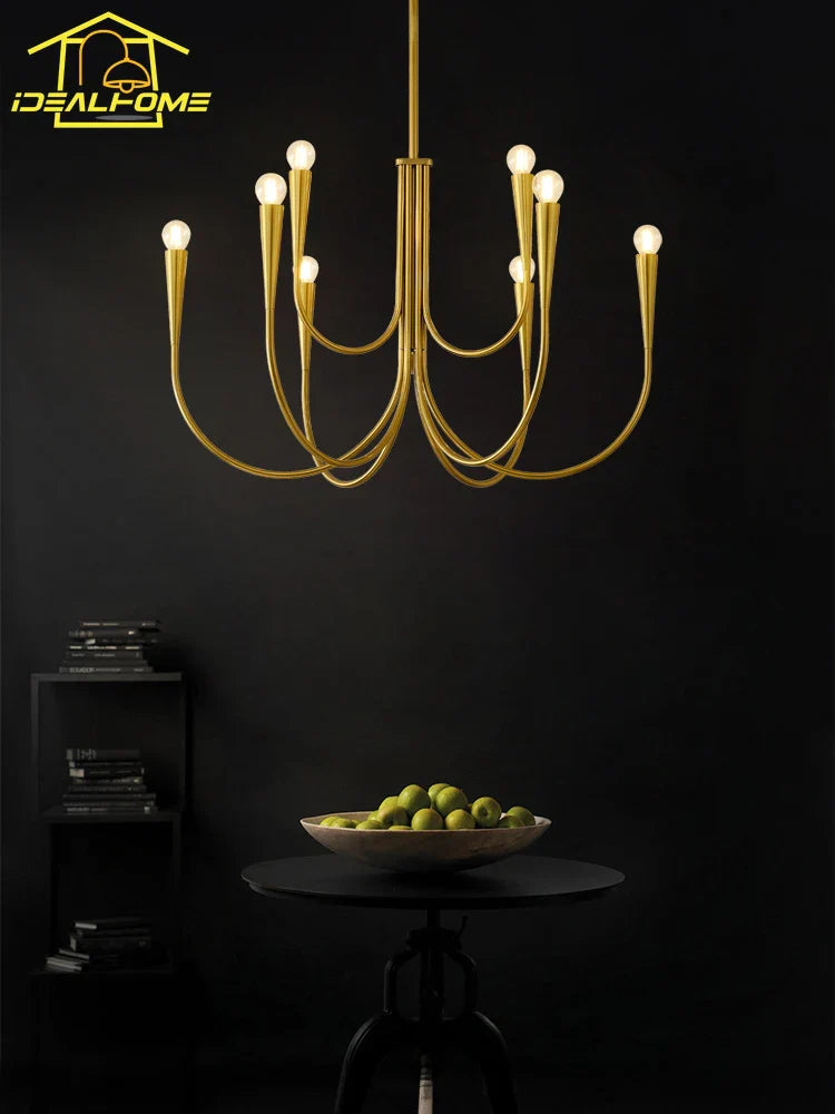 Franse vintage kroonluchter in goud en zwart design voor binnenverlichting