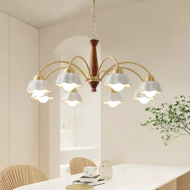 moderne keramische kroonluchter met bloemen voor eigentijds interieur