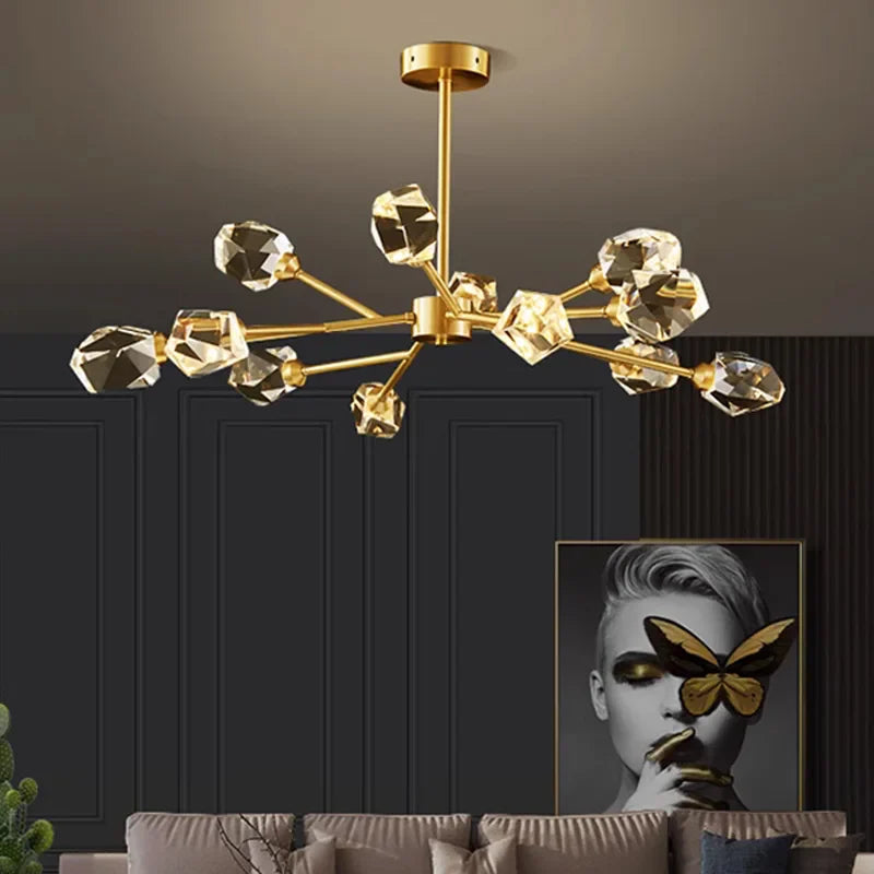 koperen en kristallen hanglamp voor een elegante sfeer