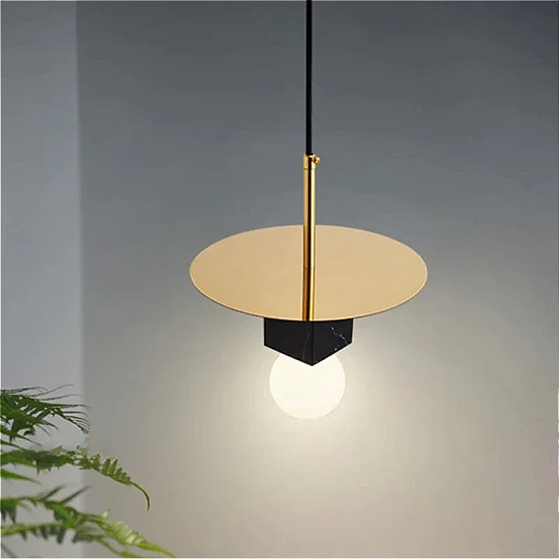 noordse marmeren kroonluchter met minimalistisch creatief design voor moderne decoratie