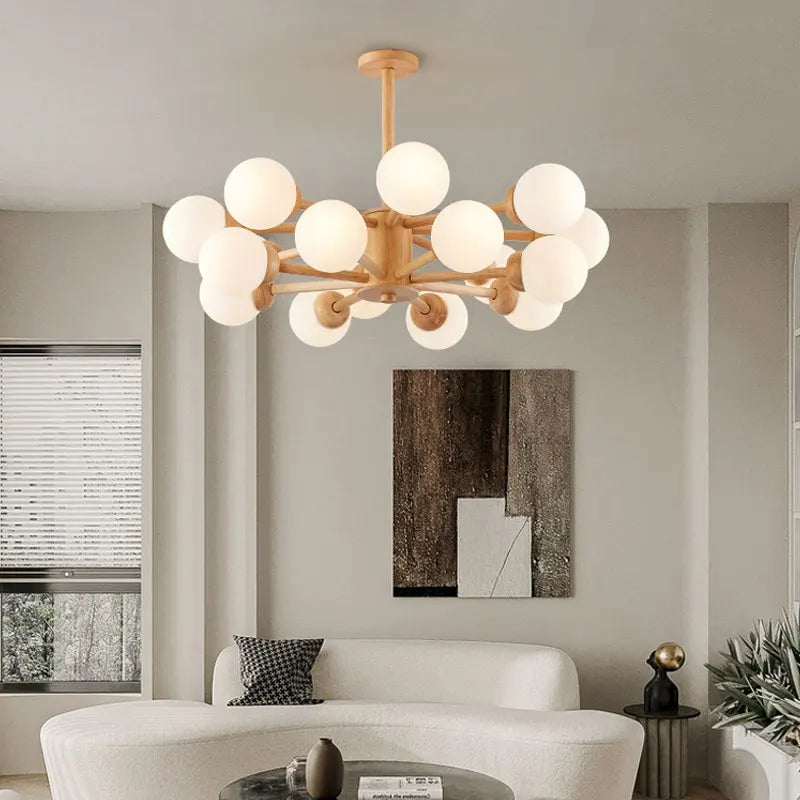 Scandinavische houten hanglamp met decoratieve glazen bol