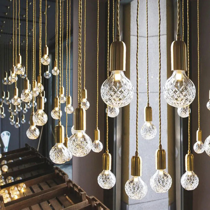 glazen kroonluchter voor elegant restaurant en bar
