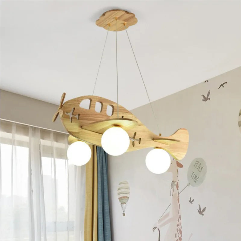 Moderne houten kroonluchter voor kinderkamer
