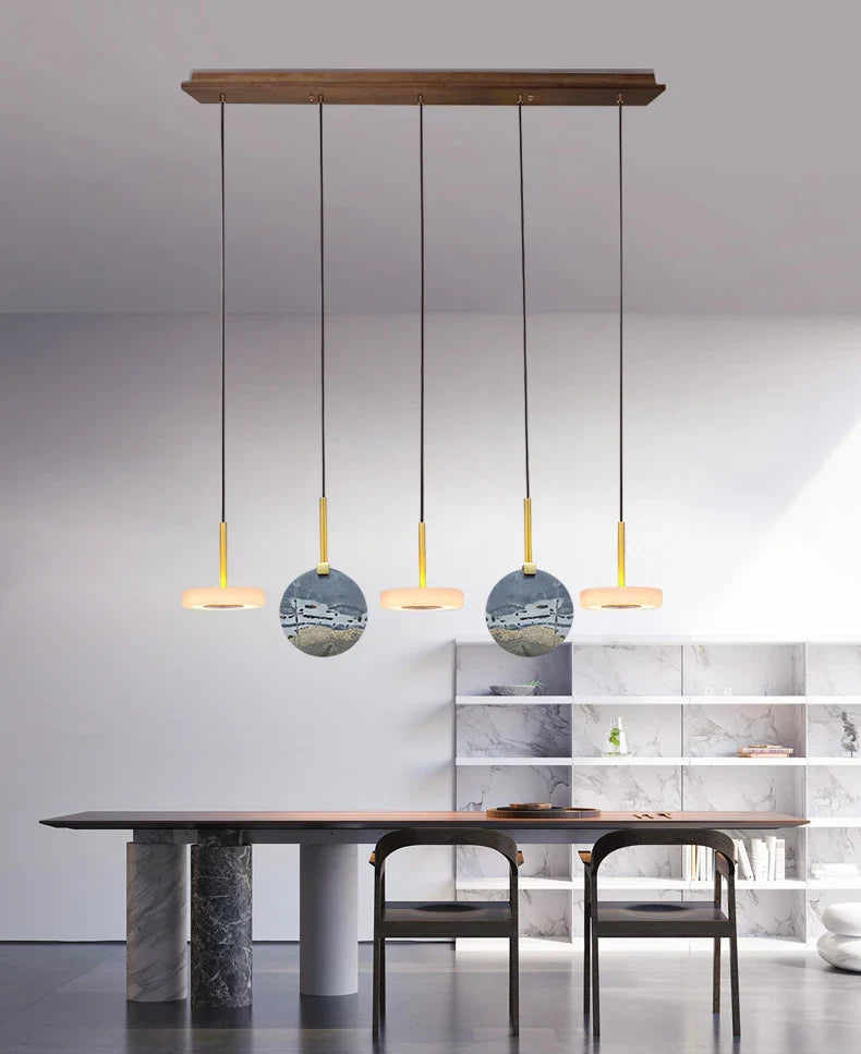 hangende kroonluchter van natuurlijk hout of goudmarmer met led-verlichting