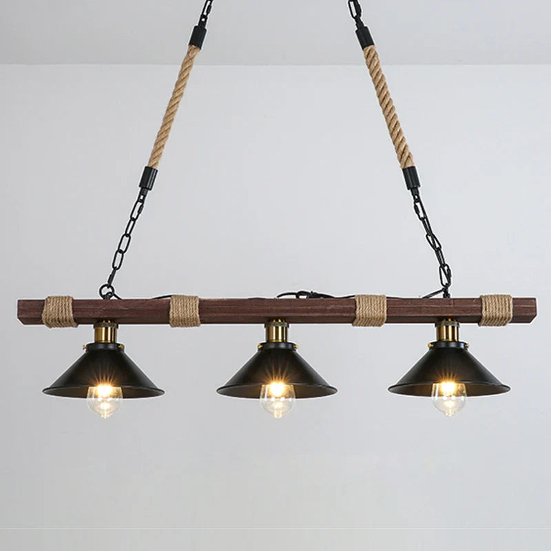 vintage industriële lampenkroonluchter in massief hout met henneptouw