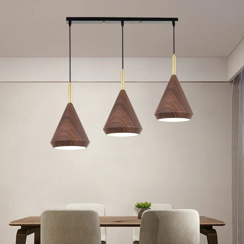 Minimalistische noordelijke kroonluchter van hout en metaal