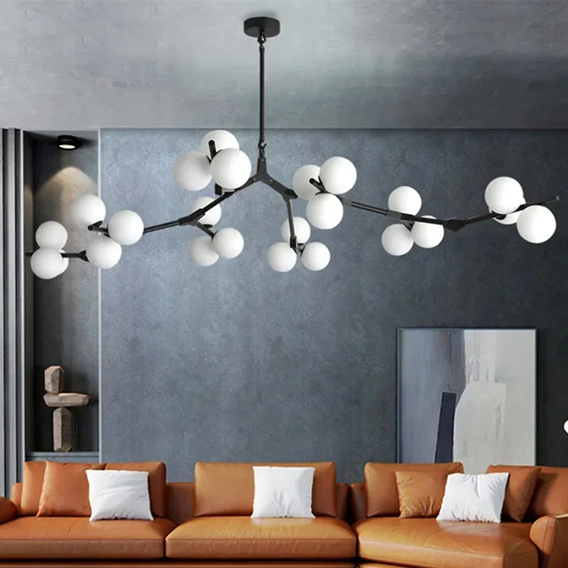 Moderne LED-kroonluchter met takken en glazen bollen