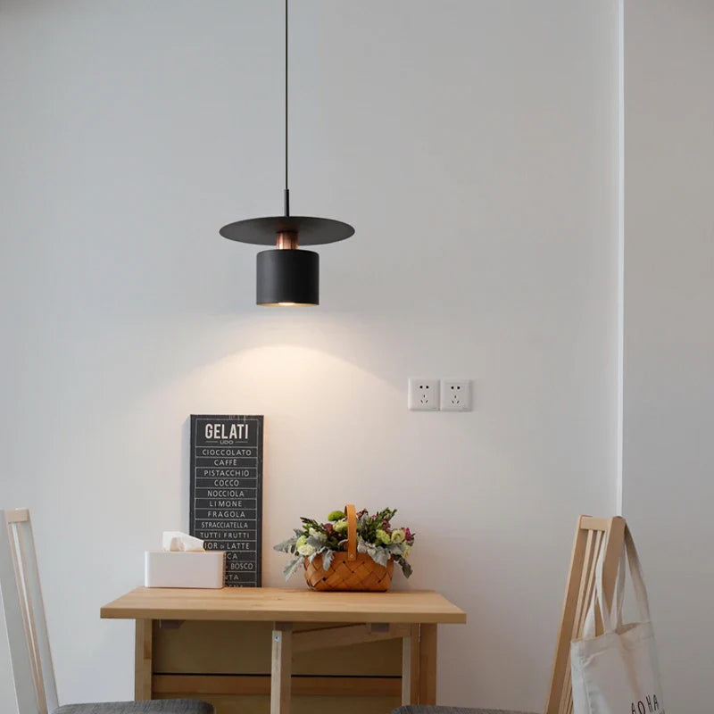 eenvoudige Scandinavische design kroonluchter voor een creatieve en moderne sfeer
