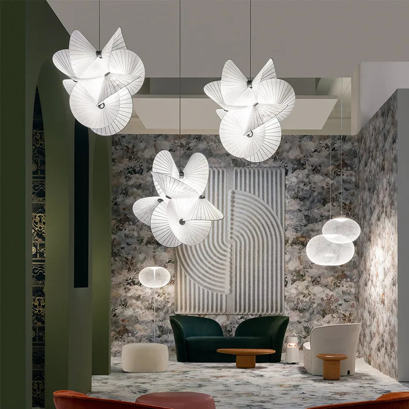 Spiraalvormige stoffen kroonluchter in Scandinavisch design voor elegant interieur