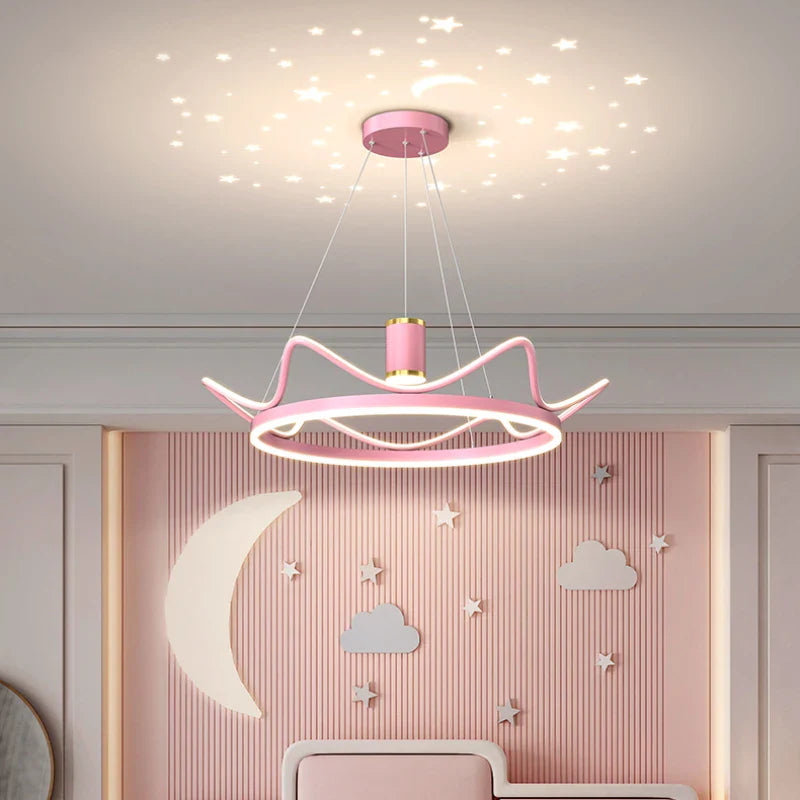 Moderne kroonluchter met sterrenhemelprojectie voor kinderkamer