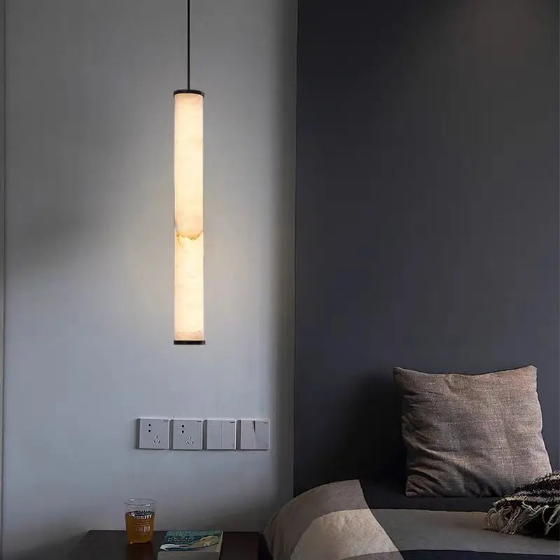 hanglamp van natuurlijk marmer en zwart messing met verstelbare kabel