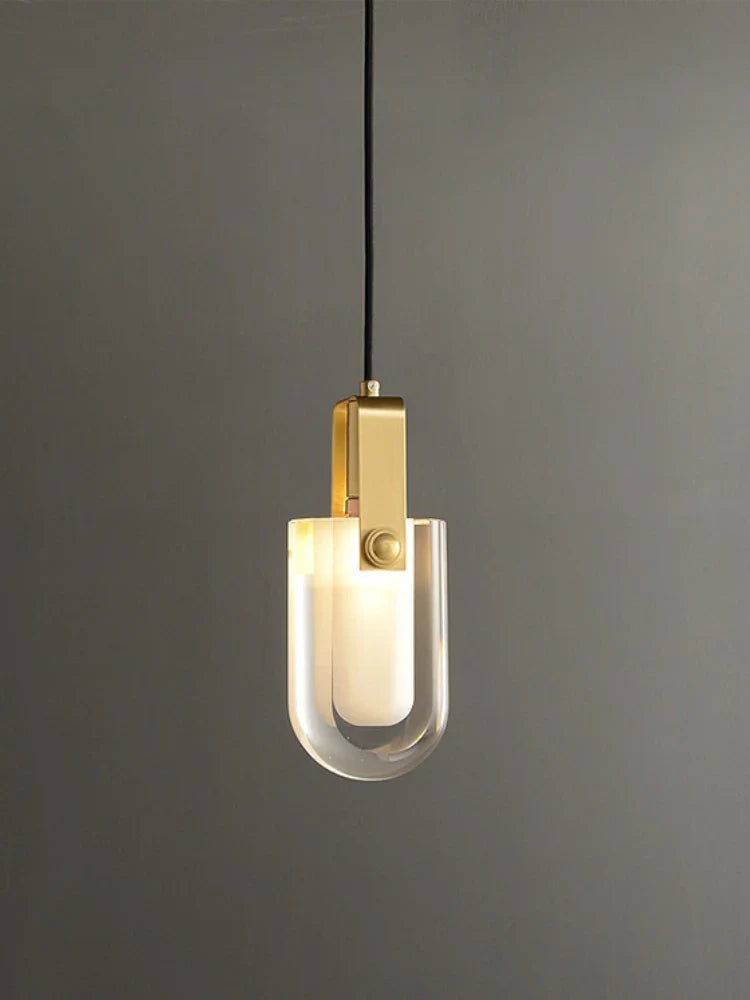 koperen kristallen hanglamp in noordse stijl voor een elegant interieur