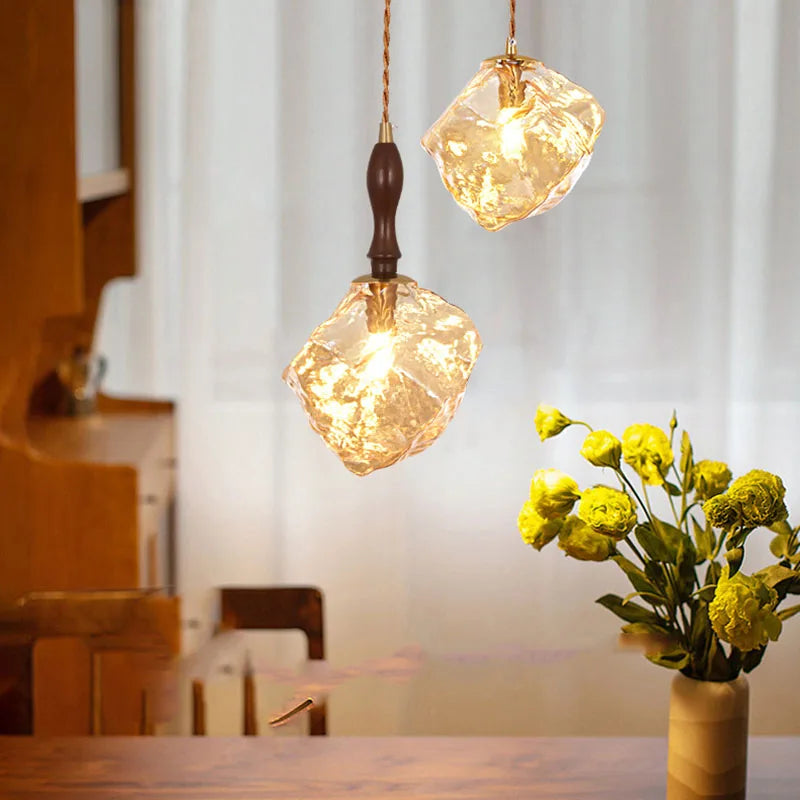 Design kroonluchter van doorschijnend glas