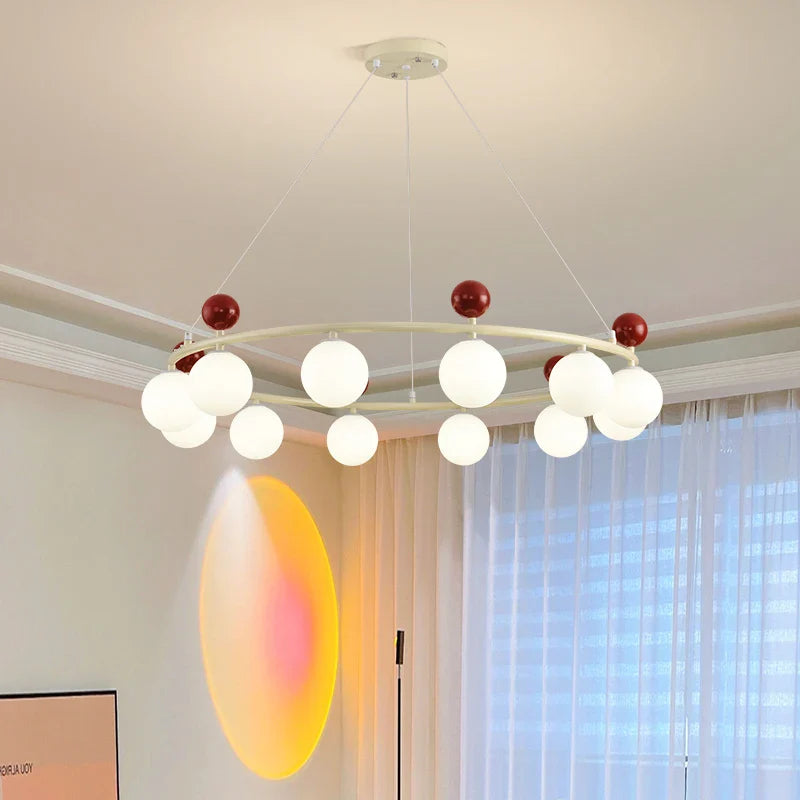 kroonluchter van glas en metaal 	 dynamische verlichtingsstijl