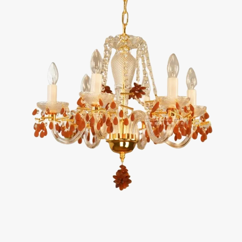 Elegante verlichte kristallen kroonluchter.