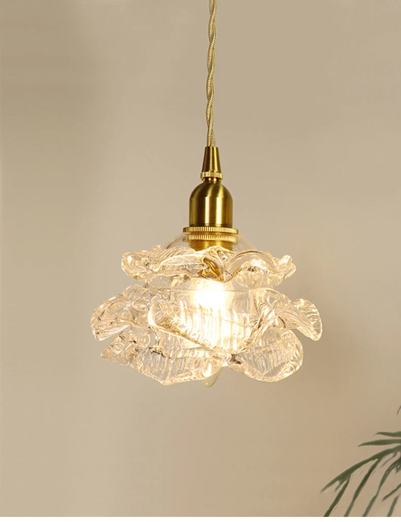 romantische vintage glazen kroonluchter voor een elegant interieur